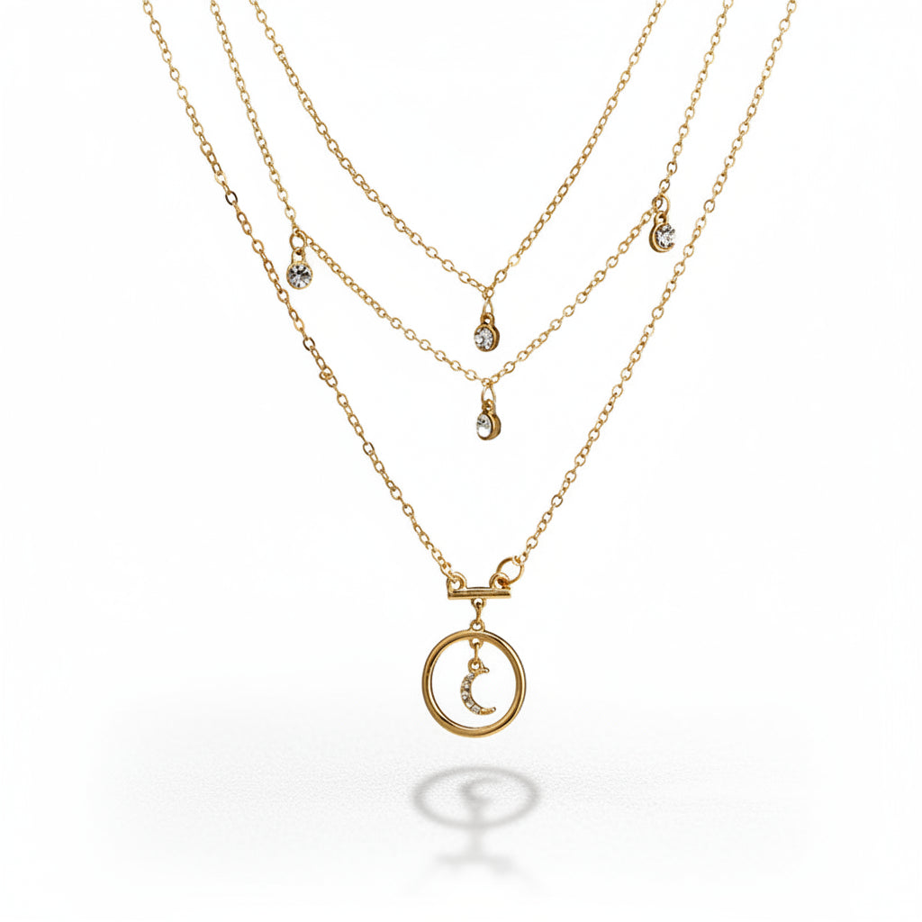 Collier 3 Chaînes Doré – Pendentif Lune Collier 3 chaînes or strass et lune NaharaBijoux