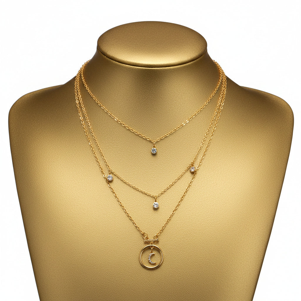 Collier 3 Chaînes Doré – Pendentif Lune Collier 3 chaînes strass et lune NaharaBijoux 