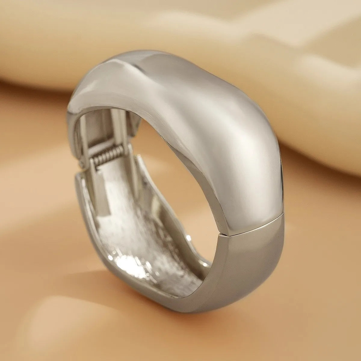 Bracelets vintage à manchettes métalliques, punk or argent, bracelets géométriques.